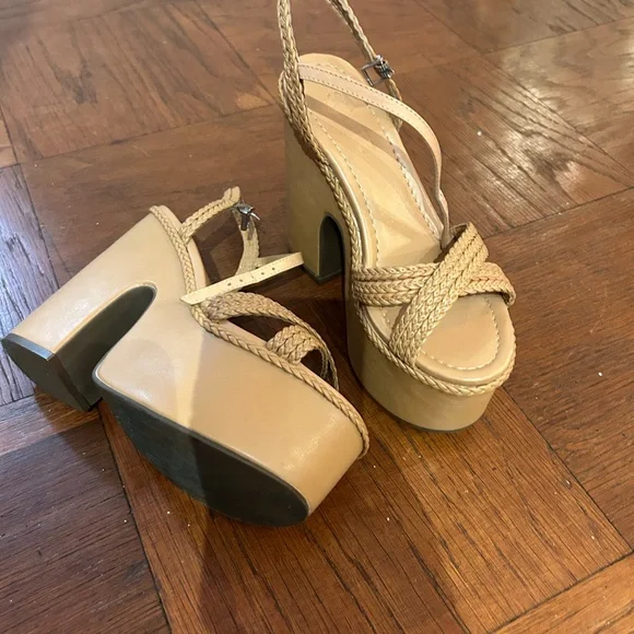 Schultz almost brand new platform shoes - Picture 4 of 4